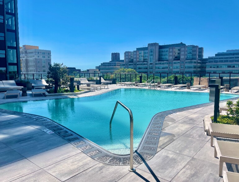 Building Photo - 509 S Damen Ave