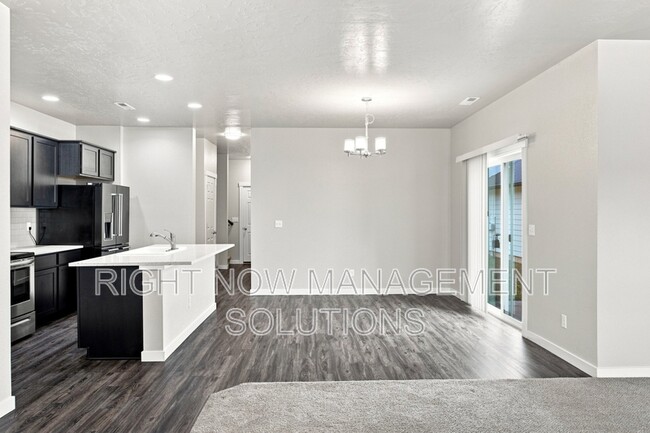 Building Photo - 10043 W Campville St