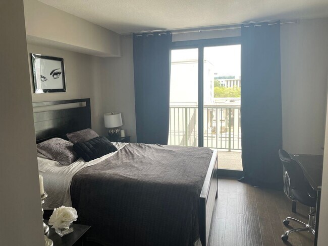 Building Photo - Furnished 1/1 in Plaza Tower@ Kleman Plaza