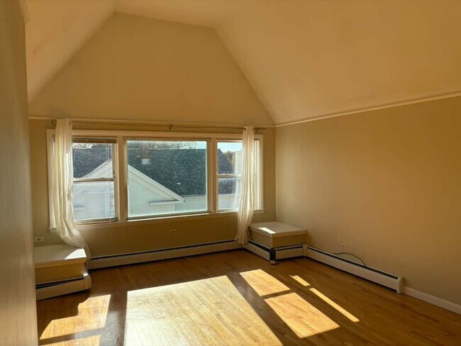 Building Photo - 59 Montowese St