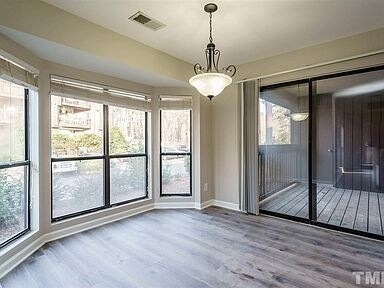 Dining nook, viewing deck - 622 New Kent Plz