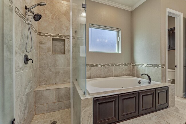 Building Photo - 106 Bella Luce