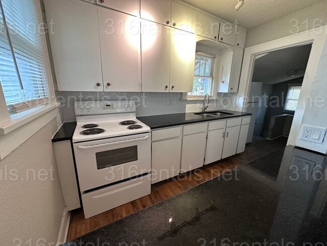 Building Photo - $895- 2 bed 1 bath - Single Family Home