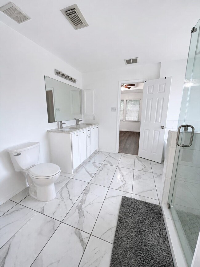 Building Photo - 1011 Backland Ct