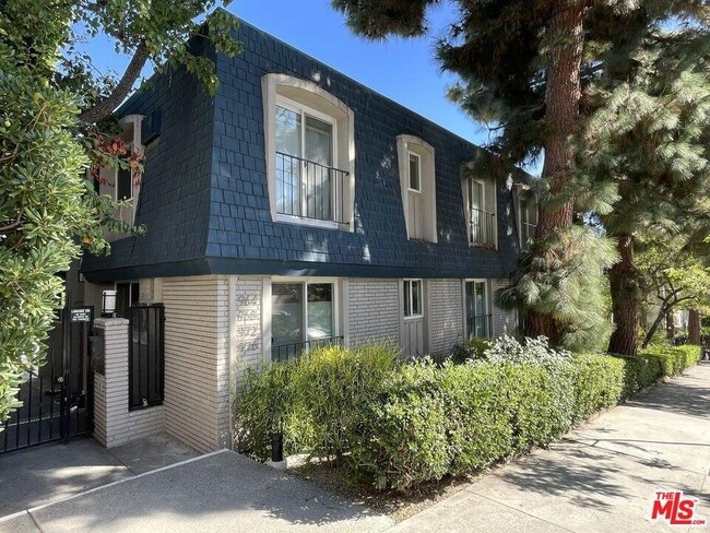 Building Photo - 972 Larrabee St