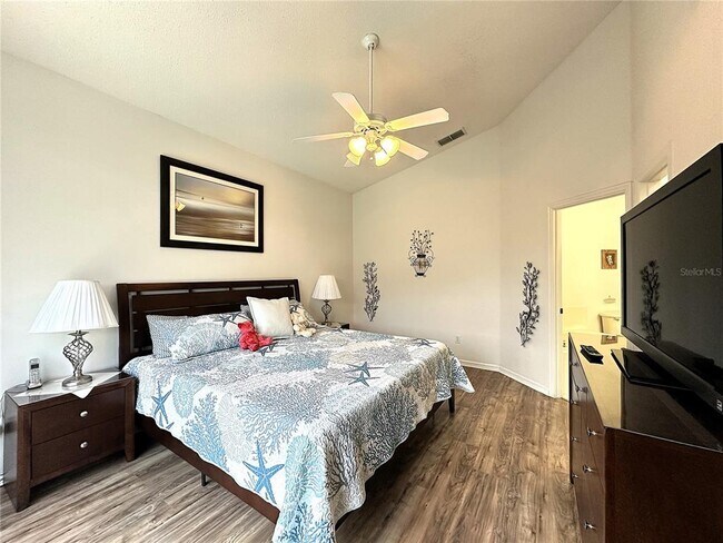 Building Photo - 16724 Rolling Green Dr