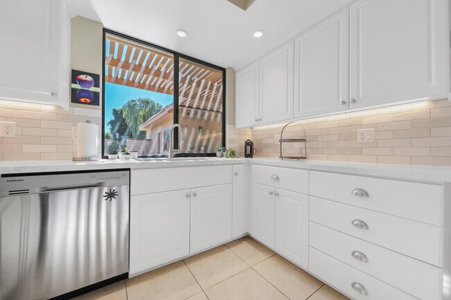 Building Photo - 48 Palma Dr