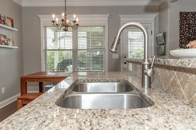 Building Photo - 5461 Everlook Cir