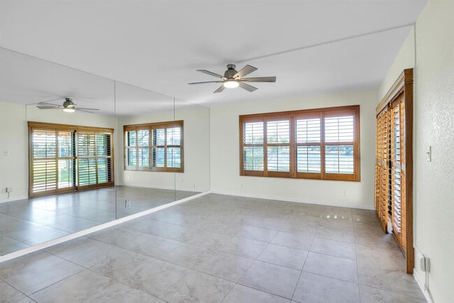 Building Photo - 374 Golfview Rd