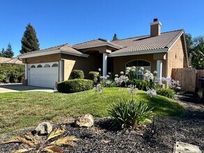 Building Photo - SE Visalia home coming soon!!