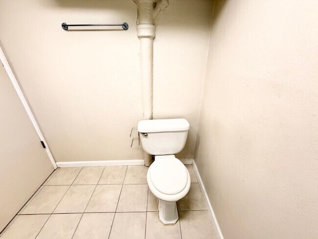 Building Photo - Ideal For Student Housing