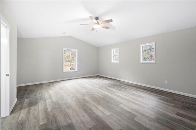 Building Photo - 5955 Kemp Dr