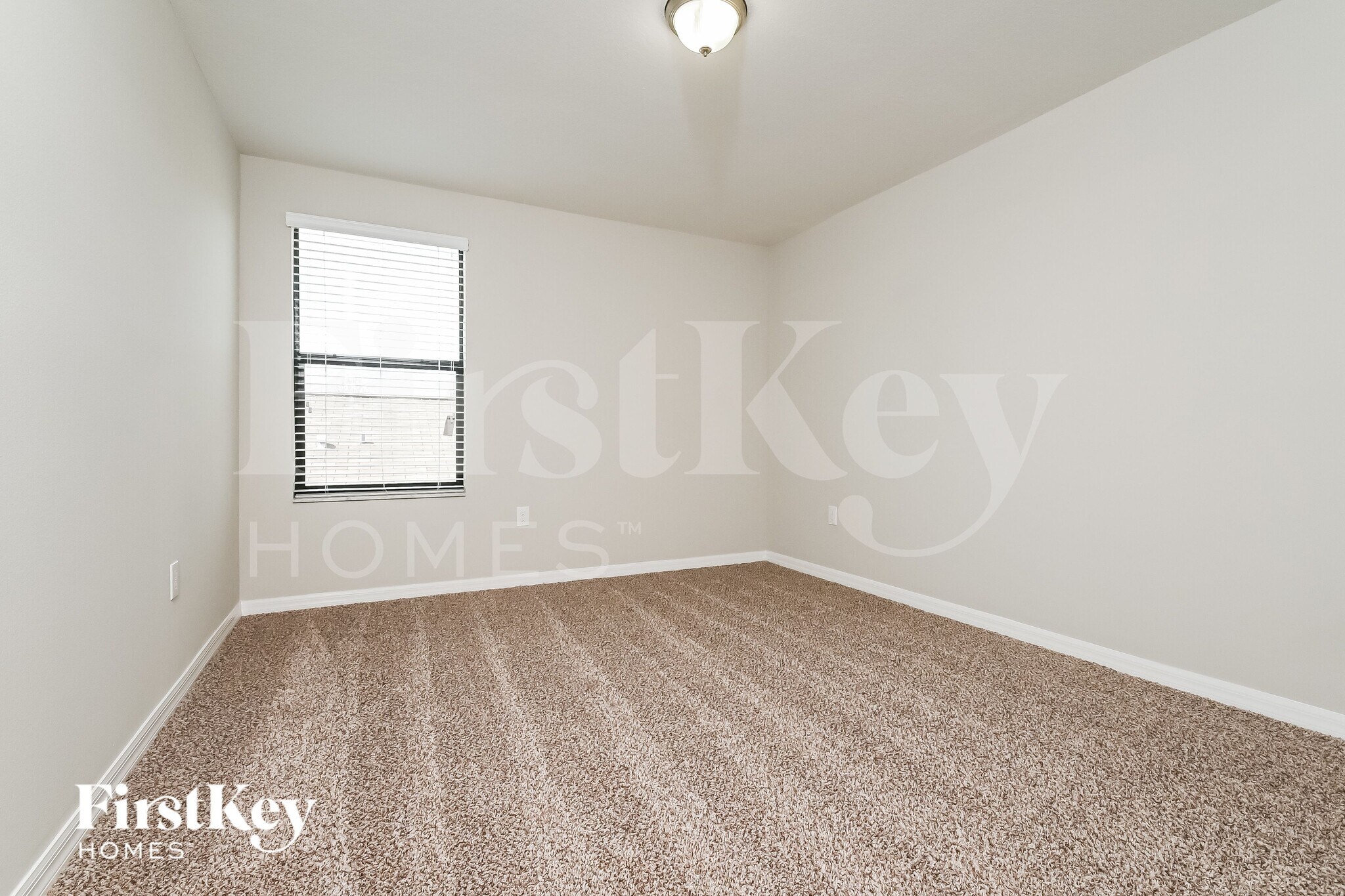 Building Photo - 14827 Crescent Rock Dr