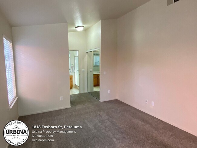 Building Photo - Darling Petaluma East Side Home with RV Pa...