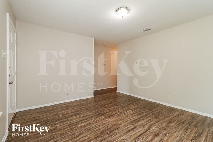 Building Photo - 1407 Gibbins Rd