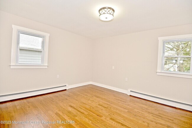 Building Photo - 57 Golden Glow Circus