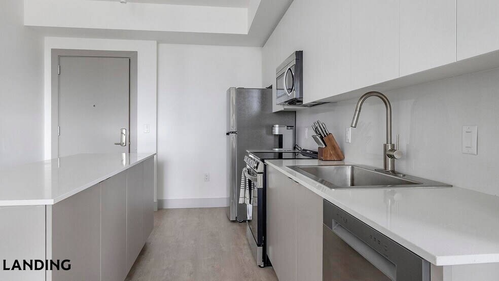 Building Photo - 1155 NE 126th St