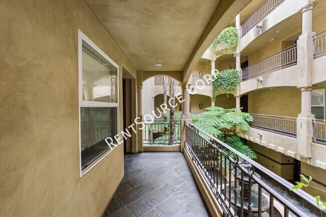 Building Photo - 12044 Hoffman St