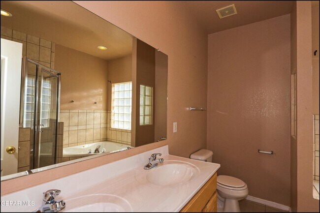 Building Photo - 452 Emerald Pass Ave