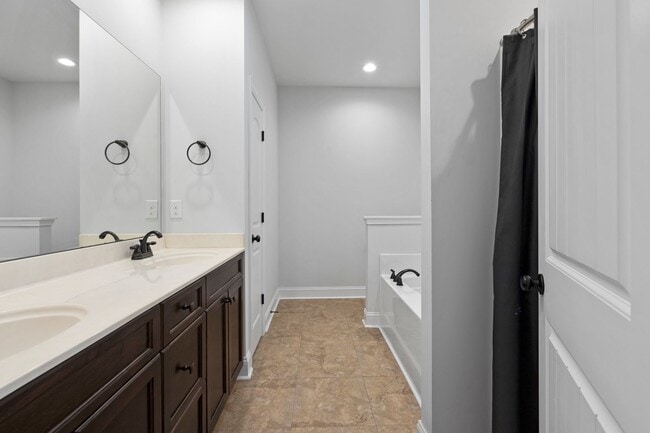 Building Photo - Welcome to Marsh Haven!