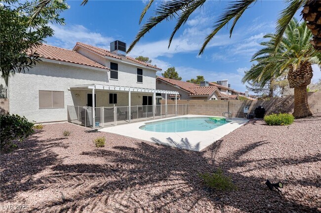 Building Photo - 20 Fantasia Ln