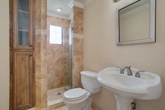Building Photo - 9805 Briar Ridge Dr