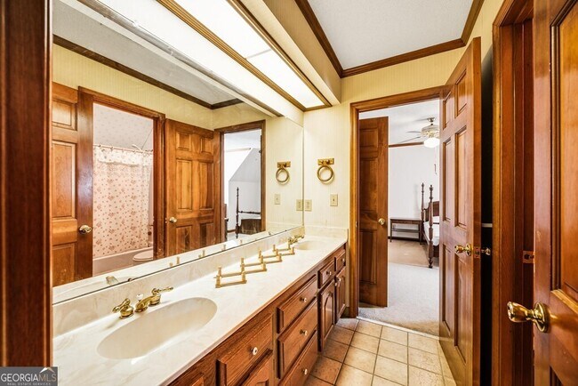 Building Photo - 206 Ridge Cir