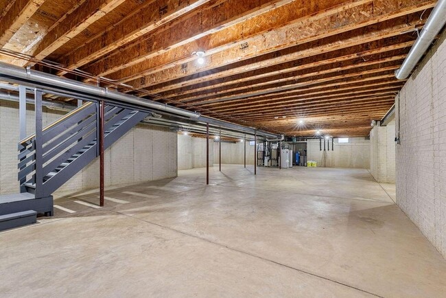 Building Photo - 100 Bermuda Dr