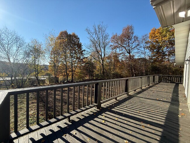 Building Photo - Newly renovated 3 Bedroom 3 Bathroom Home ...