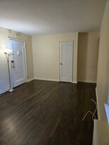 Building Photo - 2329 Hudson Ter