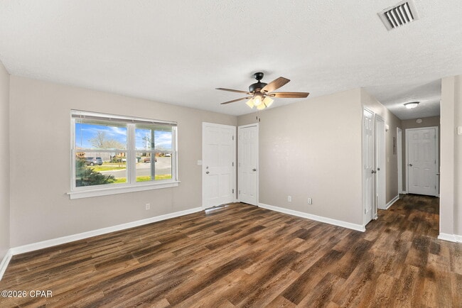 Building Photo - 2004 Greenbriar Blvd