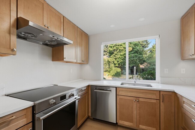 Building Photo - 13905 121st Ave NE