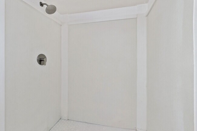 Building Photo - 527 Glade Ct