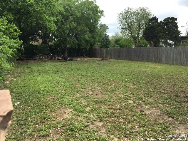 Building Photo - 622 Muncey-