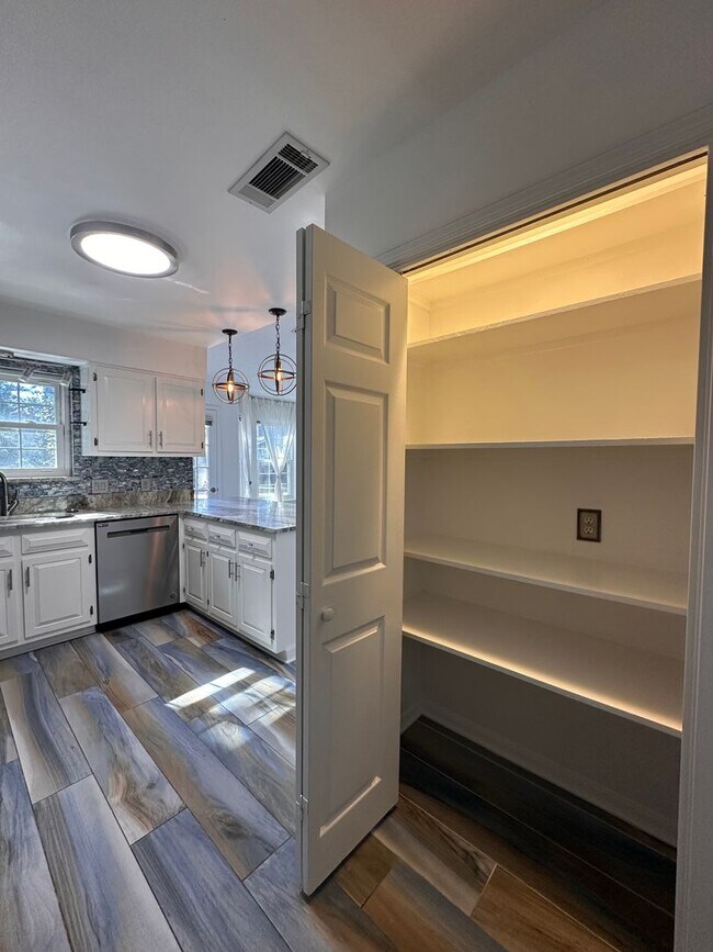 Building Photo - Newly Renovated 3 bedroom home in the heart of Miramar Beach!