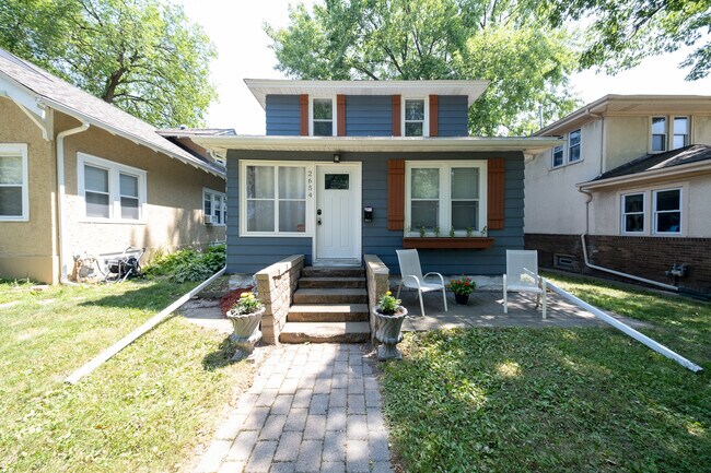 Building Photo - 2654 N Vincent Ave