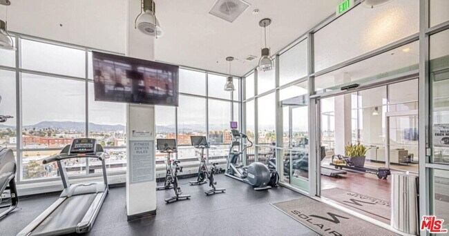 Building Photo - 3785 Wilshire Blvd