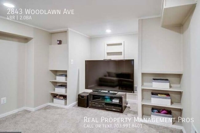 Building Photo - 2843 Woodlawn Ave