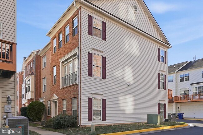 Building Photo - 2335 Huntington Station Ct