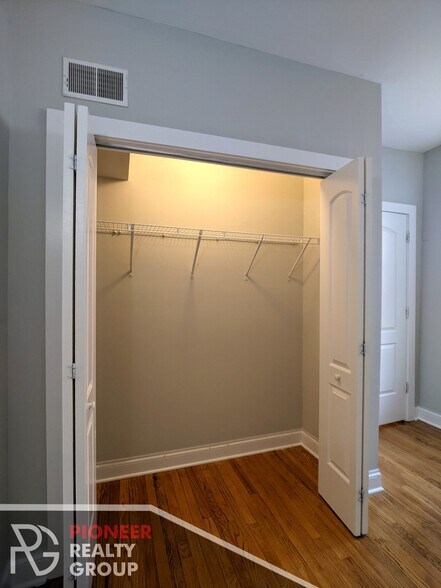 Building Photo - 4032 N Ashland Ave