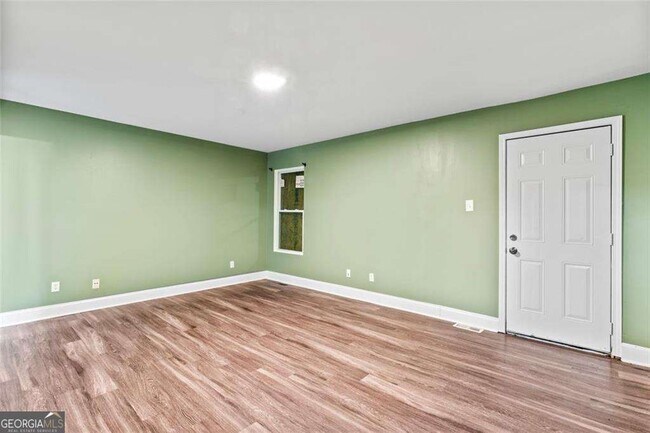 Building Photo - 930 Hall St NW