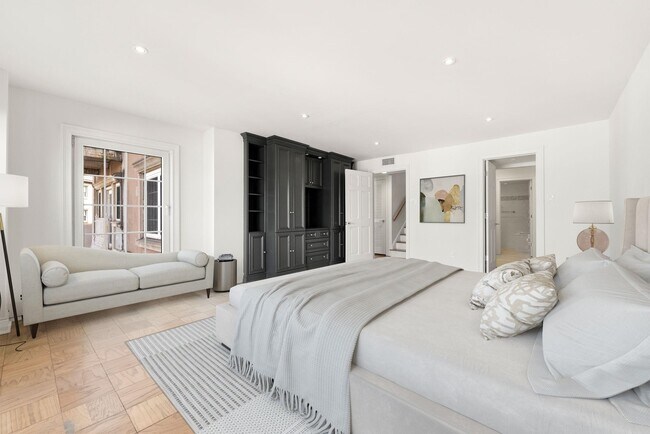 Building Photo - 200 Shearwater Ct W