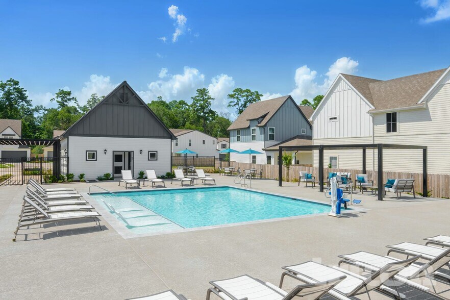 Building Photo - 9835 Willow Creek Commerce Dr