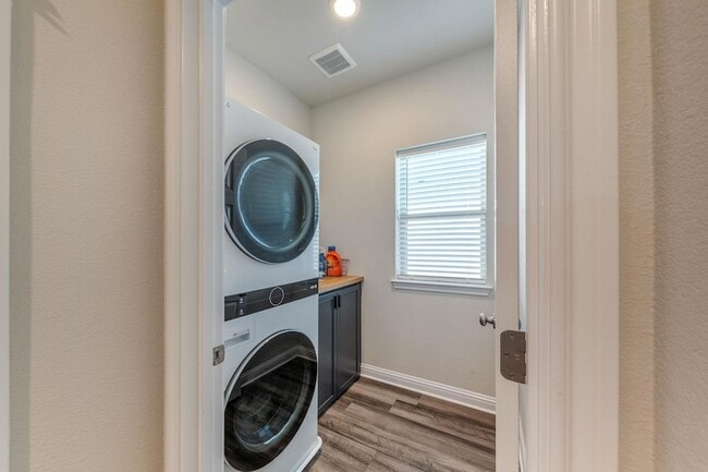 Building Photo - 7812 Moody Bend