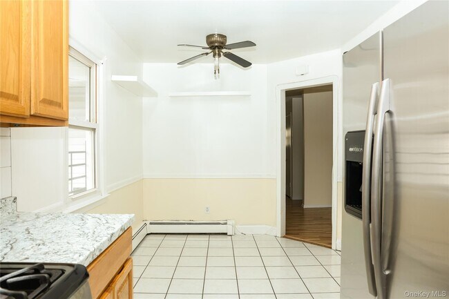 Building Photo - 13 Regina Pl