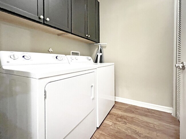 Building Photo - 1890 Sweetbroom Cir