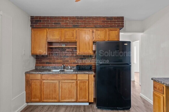 Building Photo - 9724 Dennis Dr