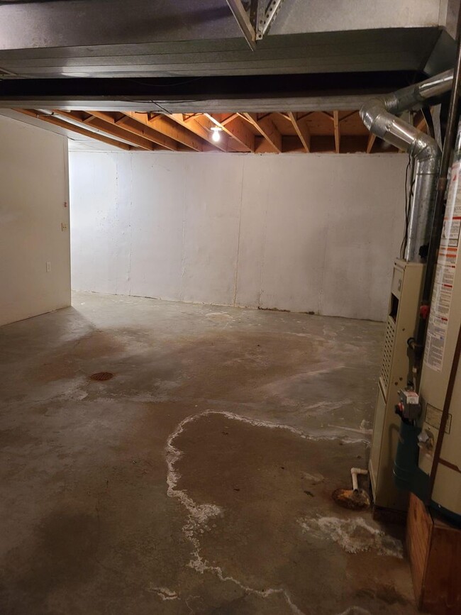 Building Photo - 2 Bedroom 1.5 Bath Townhome