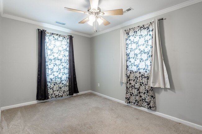 Building Photo - Welcome to this charming home in Newport News "ASK ABOUT OUR ZERO DEPOSIT"