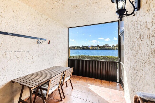 Building Photo - 770 NE 199th St